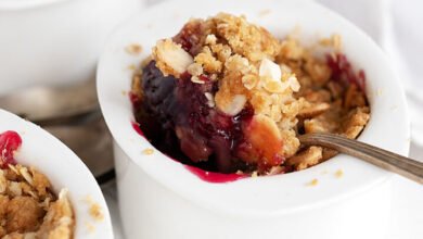 apple and blackcurrant crumble