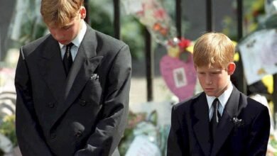 who walks in first at a funeral